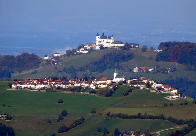 Die Basilika Sonntagberg und Windhag in weiter Ferne