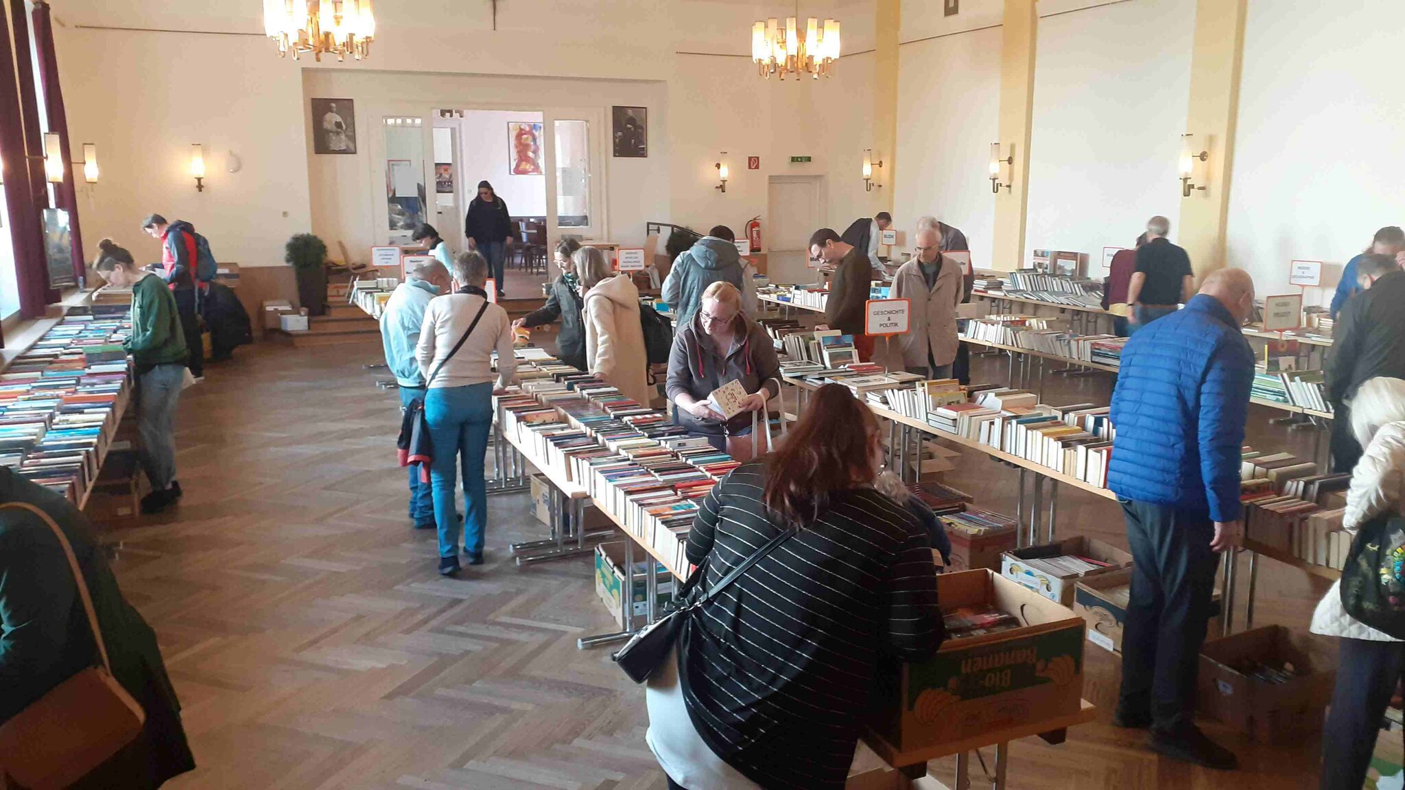 Ein Paradies für alle Leseratten: Der Bücherflohmarkt im Koplinghaus ...