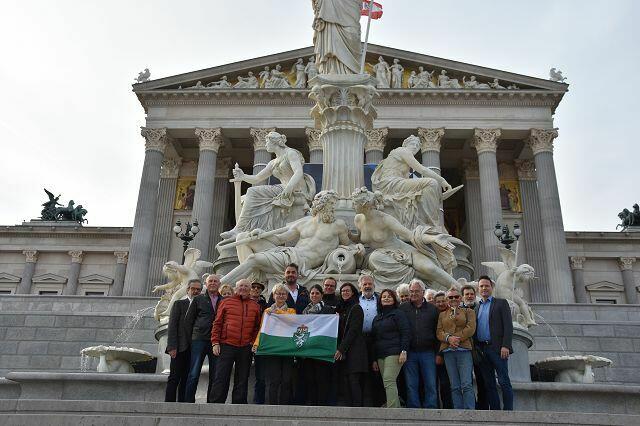 Die Mooskirchner Delegation vor dem Parlament in Wien | Foto: Wutte