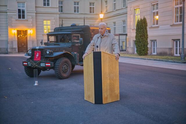 Der anwesende General in Ruhe Karl Majcen schilderte als Absolvent dieses ersten Lehrgangs in einer fesselnden Rede die damaligen Ereignisse und Erlebnisse. | Foto: ÖBH