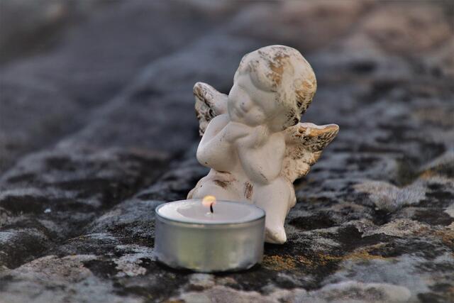 Wenn jemand stirbt, bleiben die Angehörigen aber nicht alleine. Die regionalen Einrichtungen der Hospiz-Bewegung Salzburg stehen zur Begleitung zur Seite. | Foto: Pixabay