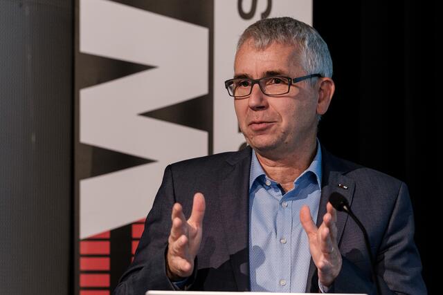 TGW-CEO Harald Schröpf ging davon aus, dass dies sein letzter Auftritt vor der Presse als Chef des Welser Logistikunternehmens sein würde. | Foto: TGW Logistics