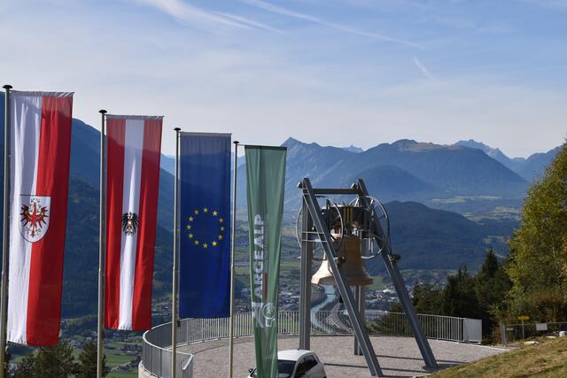 Am Sonntag, 22. Oktober 2023, erfolgt die Segnung der Friedensglocke am neuen Standort in Mösern.