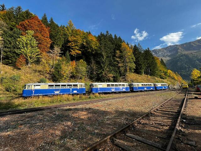 Alle vier Schienenbusse waren bei der letzten Fahrt im Einsatz. | Foto: Verein Erzbergbahn