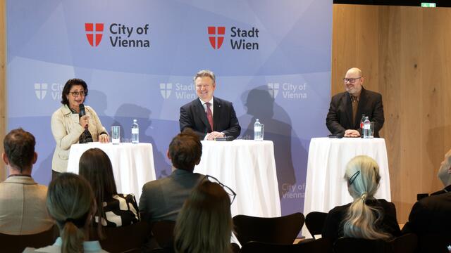 Kulturstadträtin Veronica Kaup-Hasler, Bürgermeister Michael Ludwig und Wien Museum-Chef Matti Bunzl bei der Programmpräsentation für das neue Wien Museum. | Foto: Andreas Pölzl