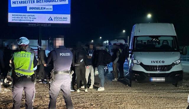  Es habe sich um etwa 40 Personen, unter ihnen zehn Kinder, davon ein Säugling, gehandelt.  | Foto: DOKU-NÖ