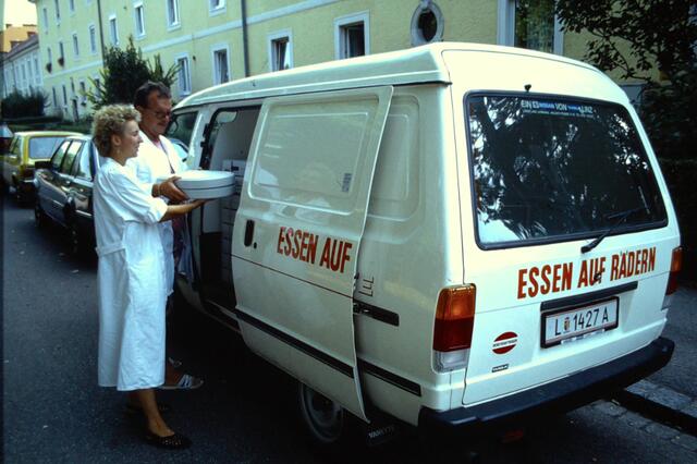 Seit 1991 ist auch der Samariterbund im Dienste der Linzer Seniorinnen und Senioren unterwegs. | Foto: Samartiterbund