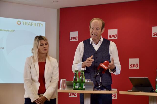 Der Grazer Verkehrsplaner Georg Kriebernegg hat mithilfe der bereits existierenden Datenlage eine vorliegende Analyse der gesamtwirtschaftlichen Bewertung "EURegioBahnen" vorgenommen. | Foto: Carmen Kurcz