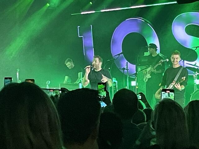 Josh spielte vor ausgekaufter Halle in Oberwaltersdorf. 1.400 Fans waren gekommen. | Foto: Katrin Pirzl