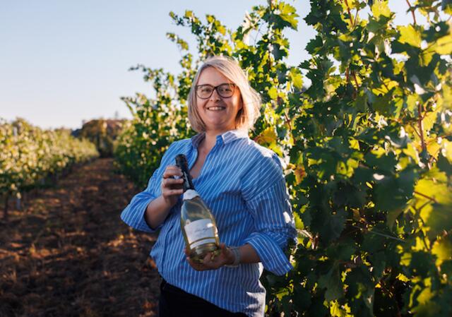 Kellermeisterin Aurore Jeudy lädt zum Tag der offenen Tür bei der Firma Schlumberger.  | Foto: Gregory Culbengan