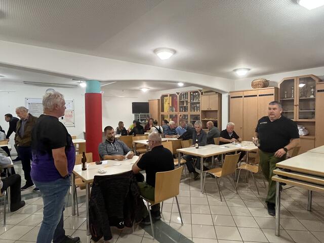 Im Gemeinschaftsraum des Feuerwehrhauses in Zagersdorf kommt die Dorfgemeinschaft jährlich zusammen um zu Schnapsen