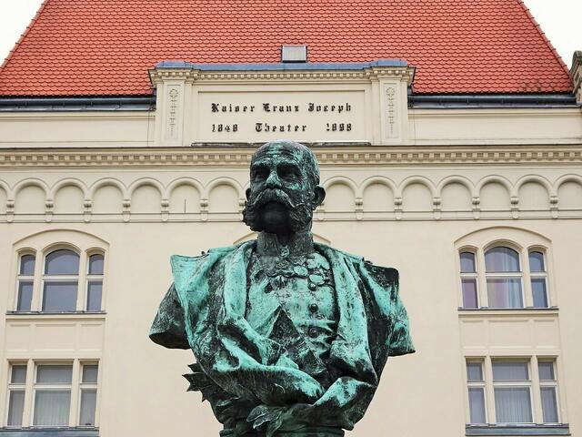 Denkmal Kaiser Franz Josef I. vor dem Stadttheater | Foto: © Silvia Plischek