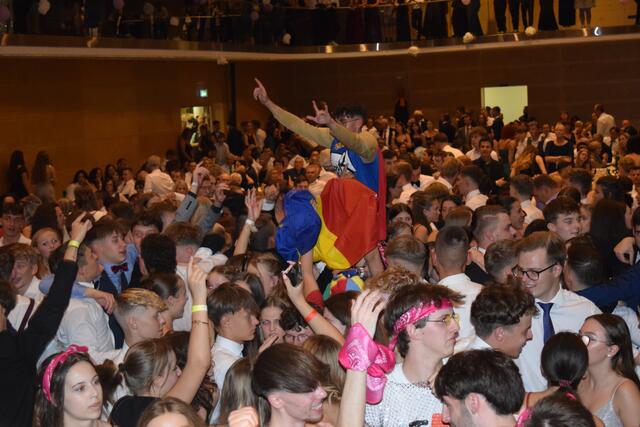 Tears in Heaven - Ein himmlischer Abschied: Beim diesjährigen Maturaball des BORG Kapfenberg gab es im ausverkaufen VAZ Krieglach allen Grund zur Freude! | Foto: Selina Duran