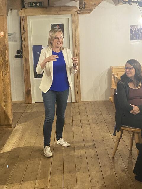 Valerie Böckel berichtet, dass am Land oft noch eine “männliche Atmosphäre” herrsche, weibliche Stammtische finde man selten. | Foto: Laura Jung