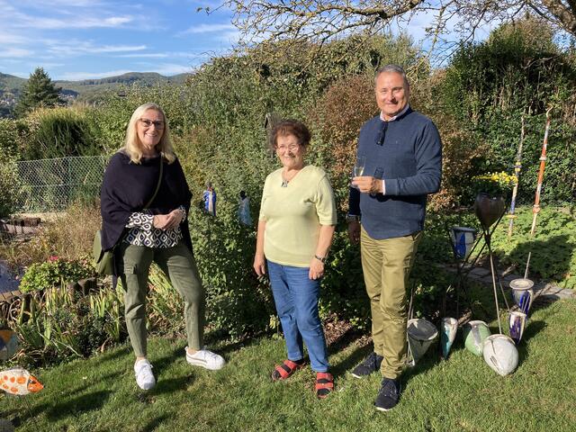 Gerda Neruda präsentiert Keramik mit Blick über Gablitz | Foto: Marktgemeinde Gablitz