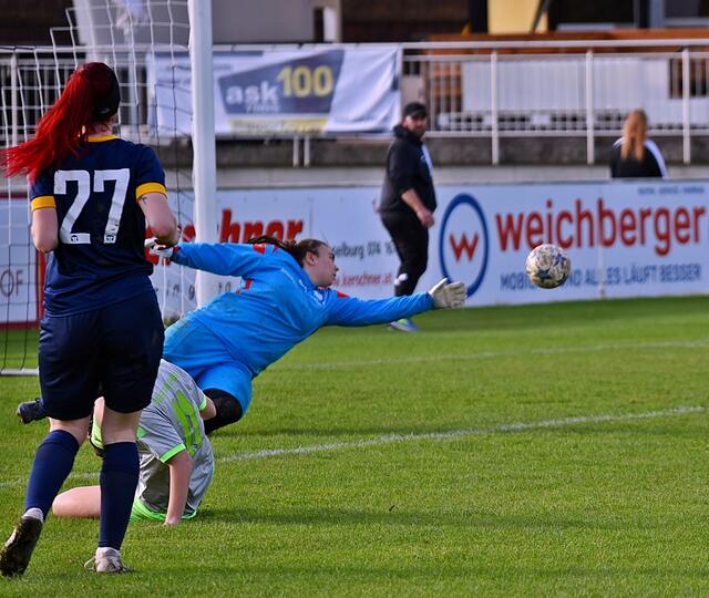 Torfrau Julia Mrskos hielt was es zu halten war | Foto: Thomas Navratil