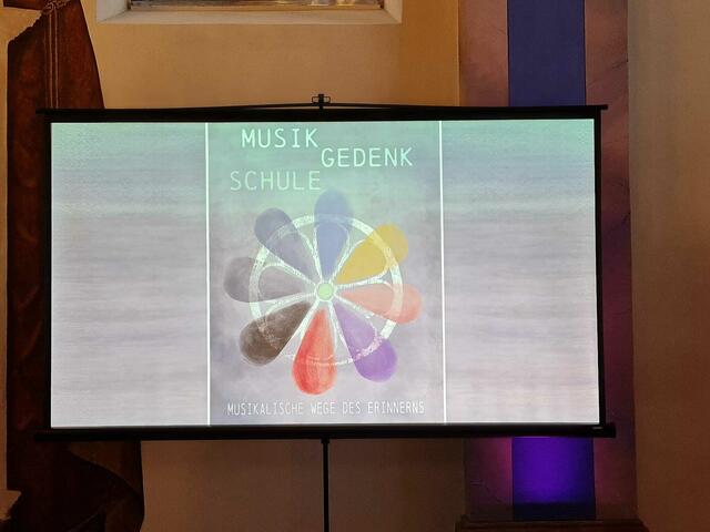 Das Logo zur Veranstaltungsserie wurde ebenfalls von den beteiligten SchülerInnen entworfen. | Foto: Otto Krcal