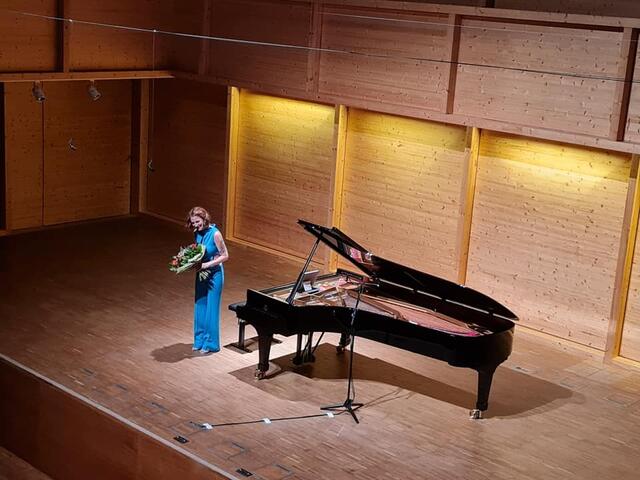 Blumen für die Künstlerin | Foto: Otto Krcal