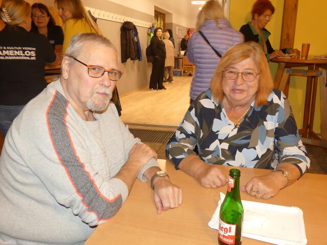 Heidi 2.0 lädt Zuschauerinnen und Zuschauer zum Lachen ein
Franz und Lea Groissmaier vor der Vorstellung. | Foto: Nina Taurok