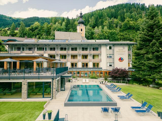 Das Hotel Prägant ist ein seit Generationen familiär geführtes Wellnesshotel zentral im Ort bei der Gondelstation.  | Foto: Hotel Prägant