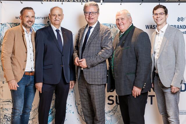 GF Dietmar Luttenberger, Obmann Johann Lendl, LH Christopher Drexler, Obmann WV Umland Graz Anton Weber und Obmannstellvertreter WV Grazerfeld Südost Jakob Binder (v.l.)
 | Foto: Wasserverband
