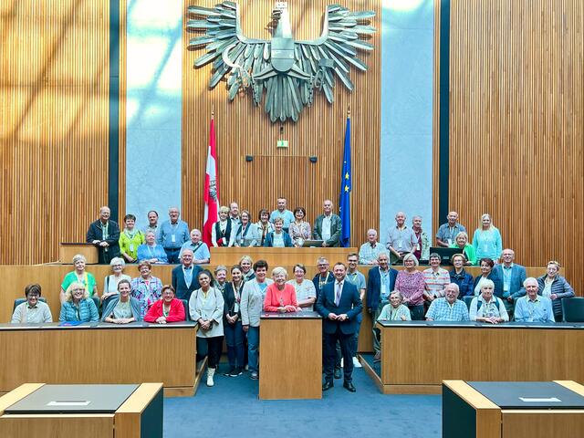 Die Bildungsfahrtgruppe gemeinsam mit Nationalratsabgeordneter Johann Höfinger. | Foto: Johann Höfinger