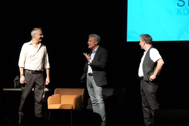 Bildeten gemeinsam ein herrlich erfrischendes und leicht zynisches Satire-Trio: Thomas Maurer, Florian Scheuba und Robert Palfrader (v.l.). | Foto: Michael Blinzer