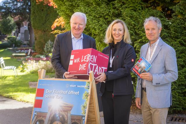 Am 21. Oktober fand am Kommunalfriedhof der Tag der offenen Tür statt. Im Bild Florian Kreibich, Natascha Herbst und Christian Stadler.  | Foto: Stadt Salzburg/Doris Wild/Wildbild