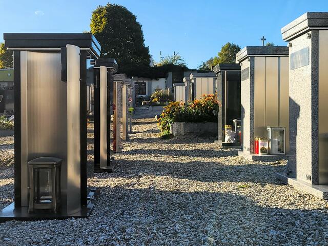 Stein, Stahl, Glas, Solarstrom - ein völlig neuer Typ von Grabstätte hält am St. Georgener Friedhof Einzug.   | Foto: Eckhart Herbe