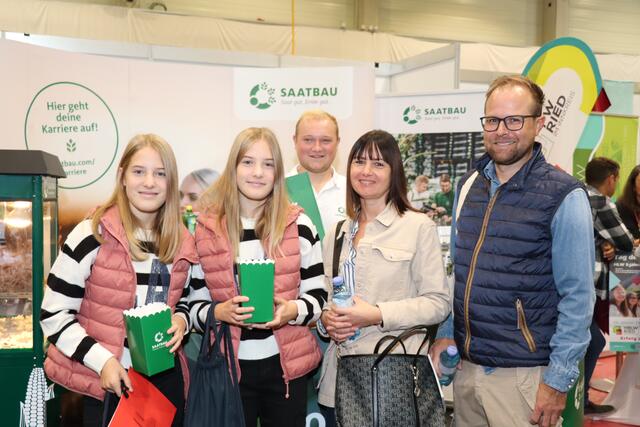 Leonie, Selina und Florian von "Saatbau" mit Melanie und Markus. | Foto: BRS/Doms