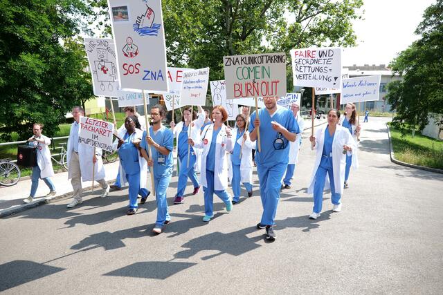 Etwa 70 Prozent der Befragten sind für einen Ärztestreik in ganz Wien. Hier zu sehen: ein Warnstreik in der Klinik Ottakring Ende Juni 2023. | Foto: Max Spitzauer/RMW