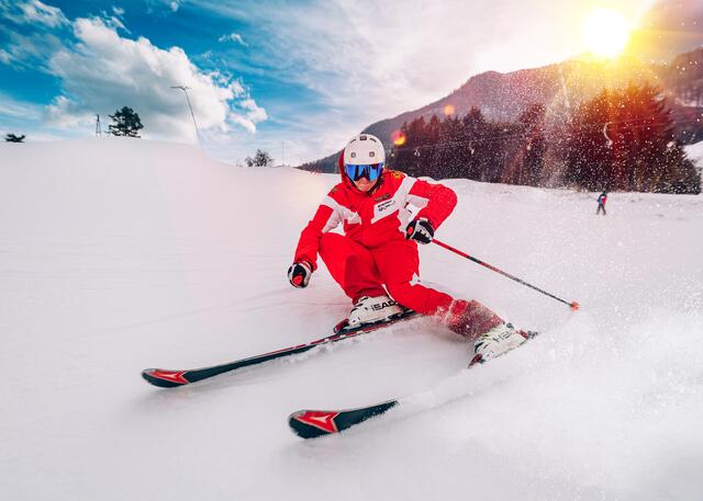 Über den Winter sind bei der Skischule Petzen rund 15 Skilehrer beschäftigt. In den Ferien kann die Anzahl durchaus höher sein. | Foto: The Moment Studio Bleiburg