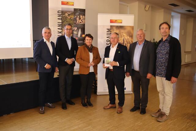 Franz Uller, Mario Winkler, Martina Lepschi, Josef Obr, Gerhard Konrad, Christian Krotschek (v.l.). | Foto: RegionalMedien