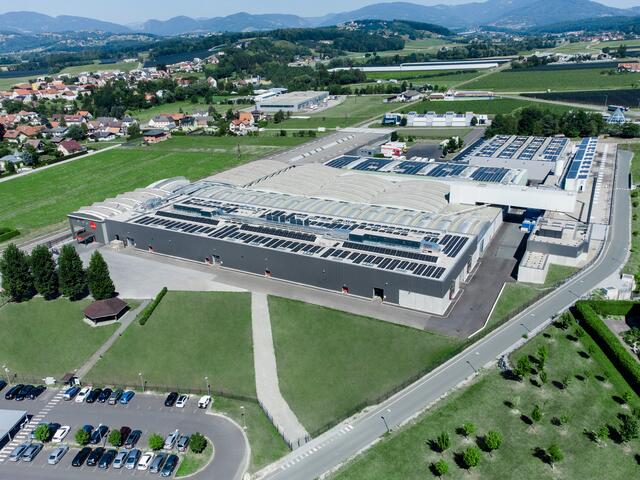 Als größter Arbeitgeber in St. Ruprecht bietet Rondo einen zukunftssicheren Arbeitsplatz und attraktive Karrieremöglichkeiten. | Foto: Rondo Ganahl AG (2)