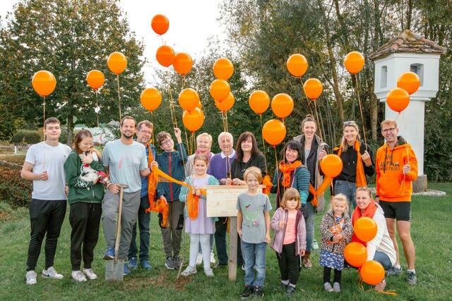 Mit orangefarbenen Luftballons wurde auch in Ilztal ein Zeichen gesetzt. | Foto: Gemeinde Ilztal