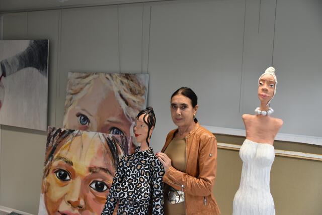 Heidelinde Godez stellt im Kulturstadl aus.  | Foto: Graßler