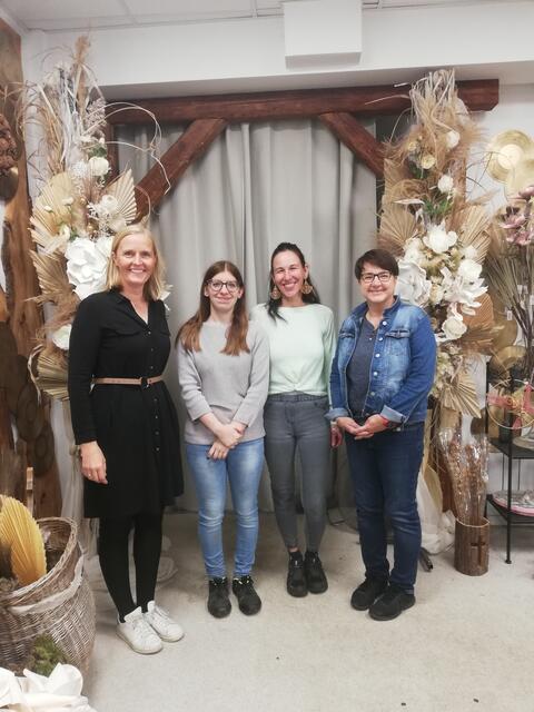 Eva Glawogger 2.v.r. führt seit dem Vorjahr den Floristik-Betrieb "Mohnblume", hier mit Andrea Kern (r.) Landessprecherin der grünen Wirtschaft Steiermark, und der Grünen-Bundesrätin Maria Huber. | Foto: Grüne Wirtschaft