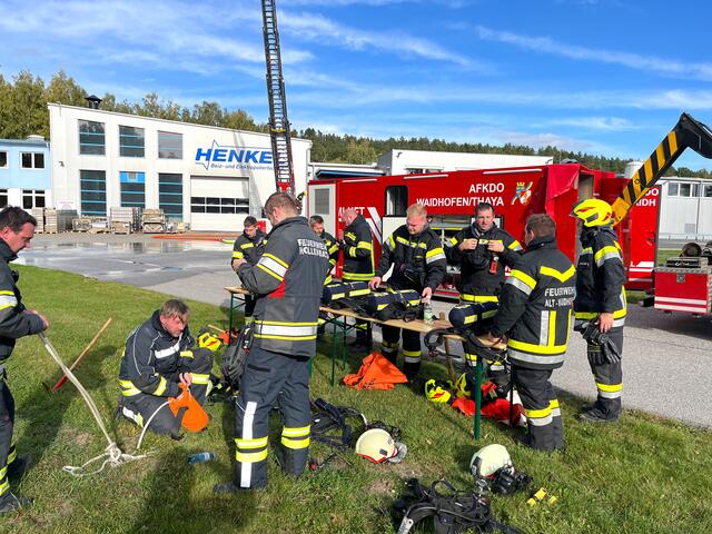 Bei der Feuerwehrübung waren sechs Feuerwehren im Einsatz. | Foto: Feuerwehr Waidhofen/Thaya