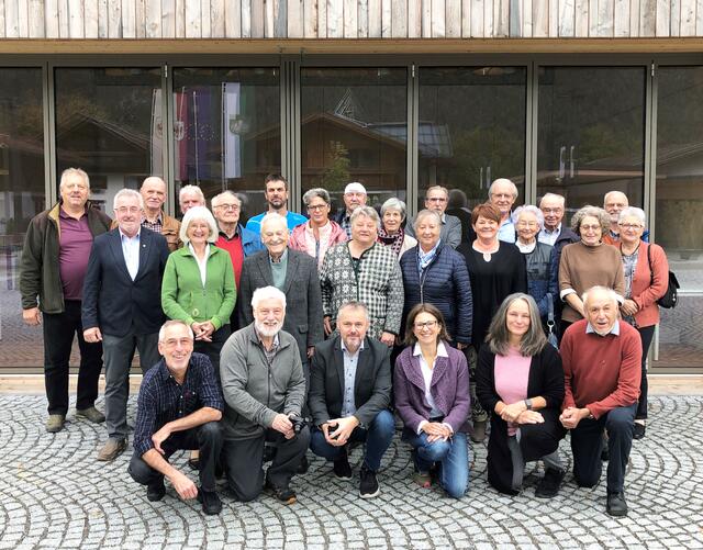 Die Chronisten des Bezirkes Reutte mit Bgm. Karl Heinz Weirather (2. von links). | Foto: Bezirkschronistenteam