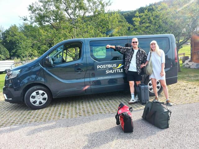 Das Postbus-Shuttle in der Leaderregion FUMO feierte Anfang August seinen ersten Geburtstag. Es wird gut angenommen.  | Foto: Bio Bauernhof Mondsee