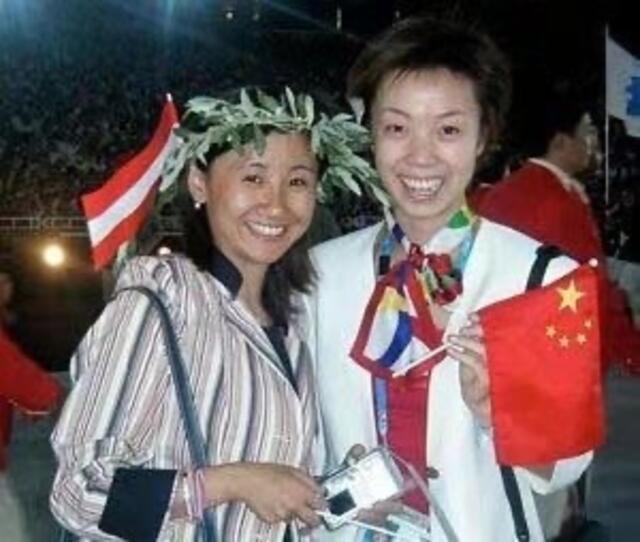 Liu Jia (li.) bei den Olympischen Spielen 2004 in Athen. Insgesamt nahm die gebürtige Chinesin sechsmal an den Sommerspielen teil – in Rio de Janeiro 2016 war sie Fahnenträgerin der österreichischen Olympiamannschaft. | Foto: Liu Jia