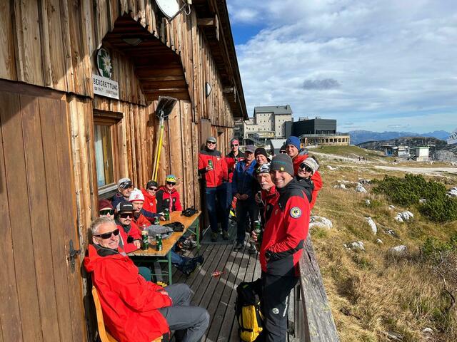 Teamwork wird bei den Obertrauner Bergrettern groß geschrieben. | Foto: Bergrettung Obertraun