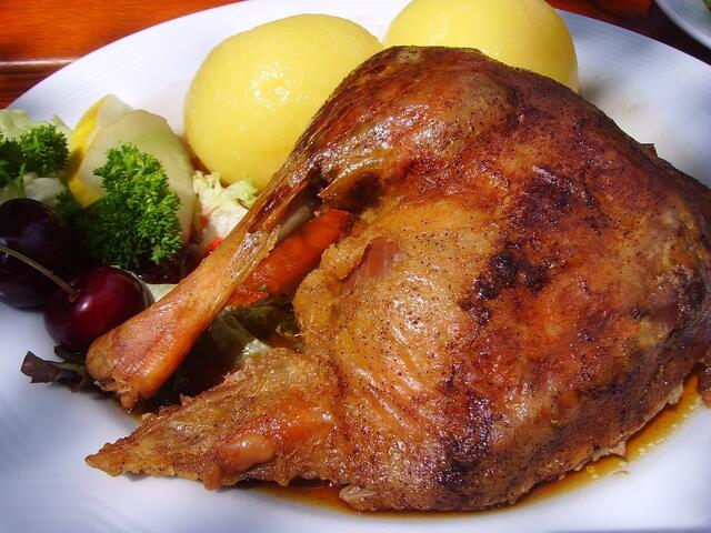 Köstliches Gans'l mit Erdäpfelknödel, Maroni-Rotkraut, Safterl und Preiselbeeren beim Preschan in Voitsberg | Foto: Schmitz