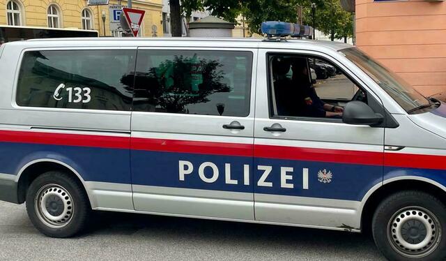 In Klagenfurt wurde die Lackierung eines Pkws völlig zerkratzt. (Symbolfoto) | Foto: MeinBezirk