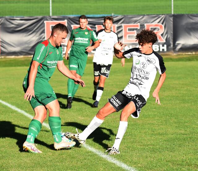 Nach Gmünd, möchte Lendorf (weißes Trikot) nun auch Bleiburg im KFV-Cup ausschalten.  | Foto: Dokter/KK