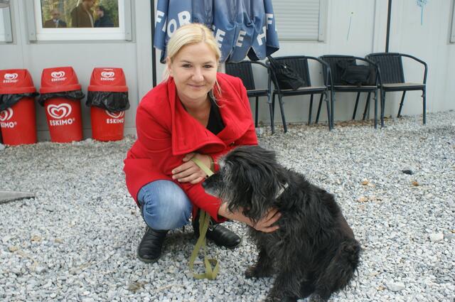 Tierheimleiterin Nina Mocnik plant, die Fläche für das Tierheim zu erweitern. | Foto: Sabathi