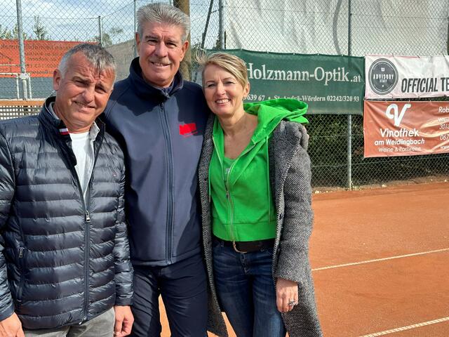 Die Mitglieder des Jahres 2023 Andi, Tini mit Obmann Franz. | Foto: CR. / Donaukultur