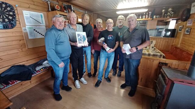 "Luigi" Glauninger, Adolf "Adi" Antrich, Johannes Michenthaler, Willi Ponsold, der Sieger des Turniers Andreas Fuchs, Othmar Habit und Langzeitobmann Karl Kundigraber (v.l.) beim Werner-Krotky-Gedenkschnapsen | Foto: TC Kapfenberg Diemlach
