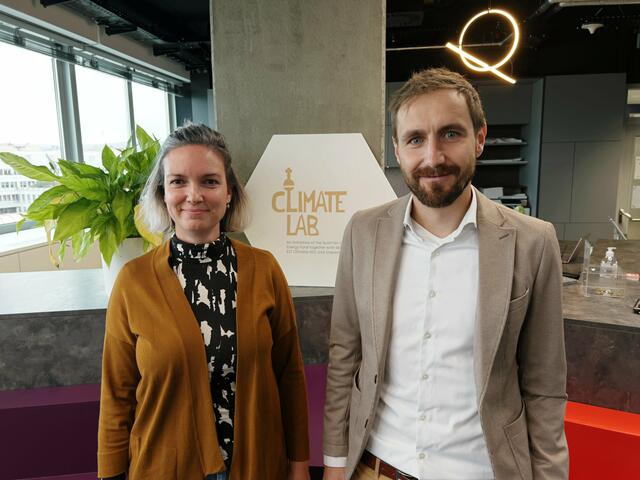 Helene Pattermann, Community &amp; Circularity Director des Climate Lab, und Jürgen Hürner, Geschäftsführer der Stadtwerke Amstetten.  | Foto: STADTwerke Amstetten