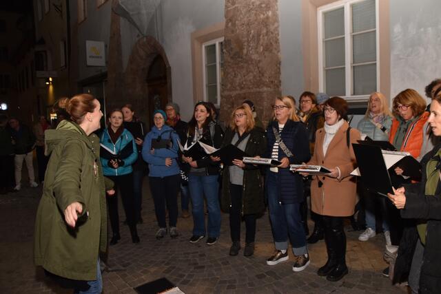 Der Chor Cantiamo Lans beeindruckte mit seinen Darbietungen. | Foto: Kendlbacher